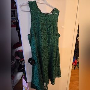Green Lace Sleeveless Dress